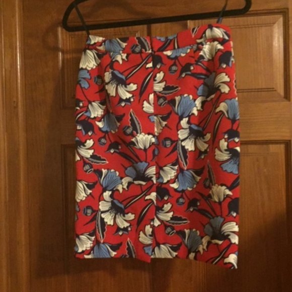 J Crew Pencil Skirt Size 0: Red/Blue Floral - Picture 3 of 4